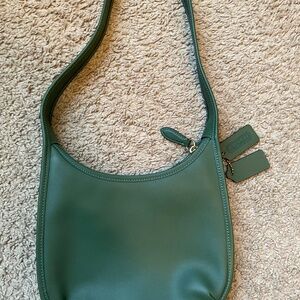 NEW! Coach Curve Zip Hunter Green